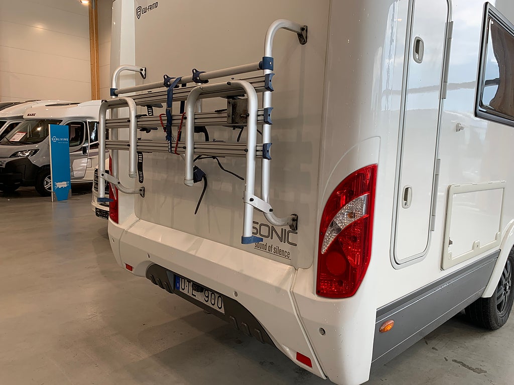 Adria Sonic i 700 ST / Solcell / Cykelställ / Taksäng / Ugn - Adria