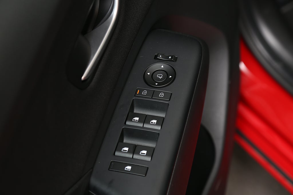 Hyundai Kona EV 48,4 kWh Essential | Kamera Navi Värmepump fd.demo 2024