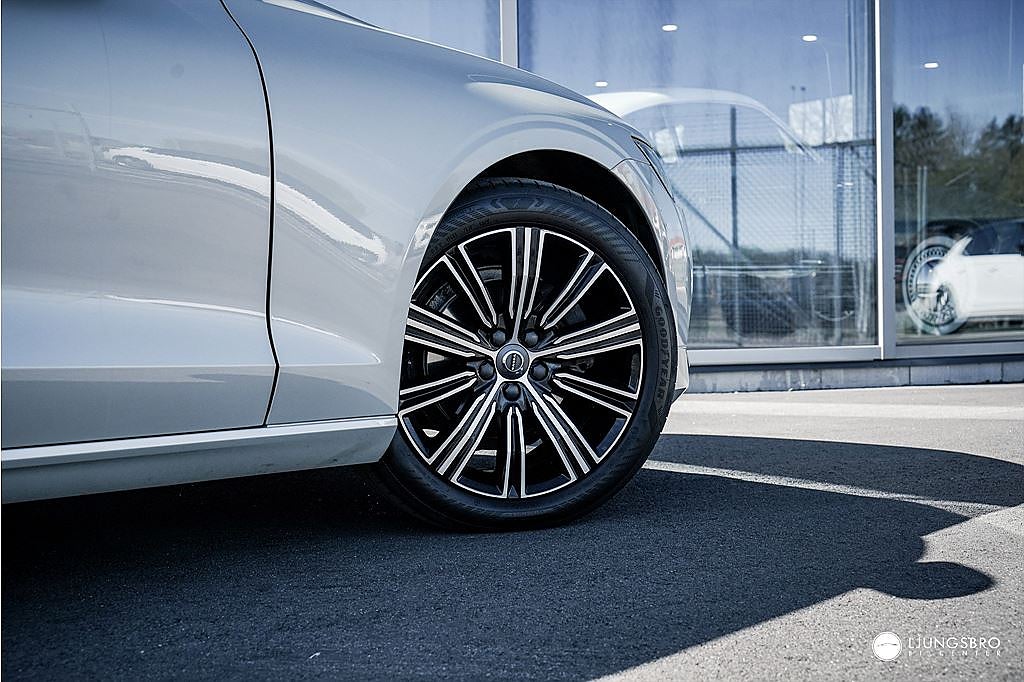 Volvo V60 D4 Inscription 190hk / Brun Läder / Pano / B-Kamera