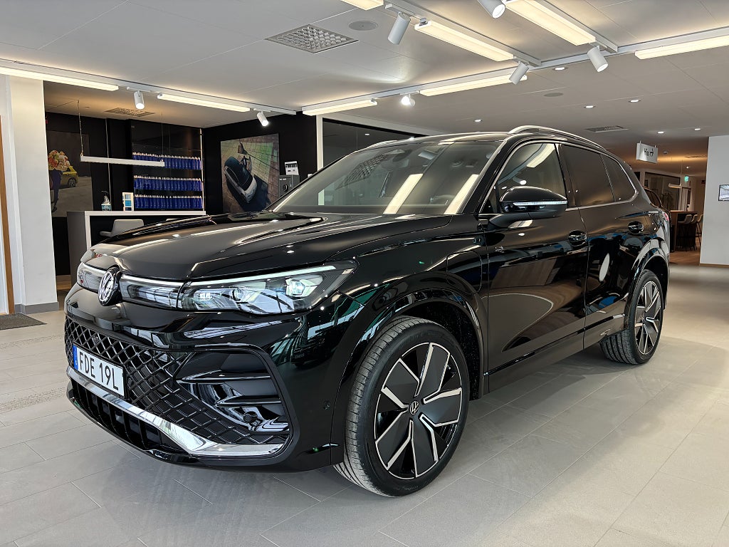 Volkswagen Tiguan eHybrid R-Line-Edition OMG LEV 4395kr/mån tom 15 mars