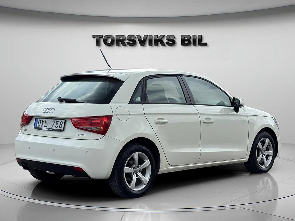 Audi A1 Sportback 1.4 TFSI S Tronic Ny servad Ny besiktigad - miniatyr 5
