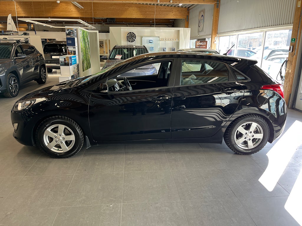 Hyundai i30 5d 1.6 Automat Business/Drag/S&V/Blåtand/Värmare/P-sens