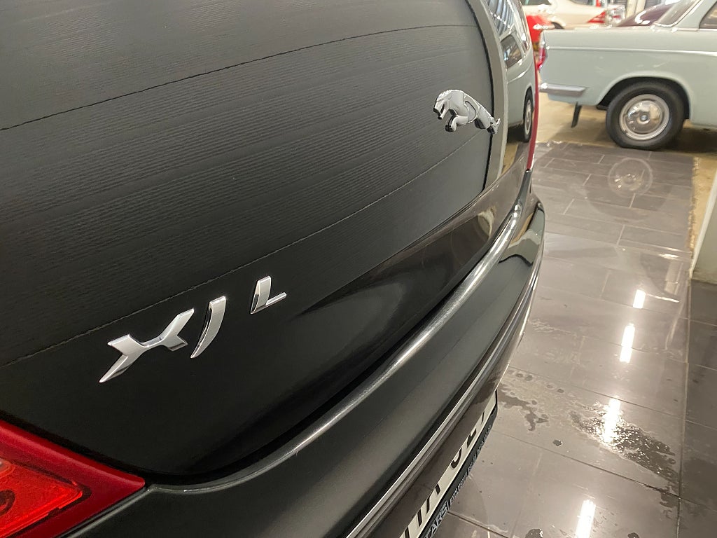 Jaguar XJ 2010 - miniatyr 32