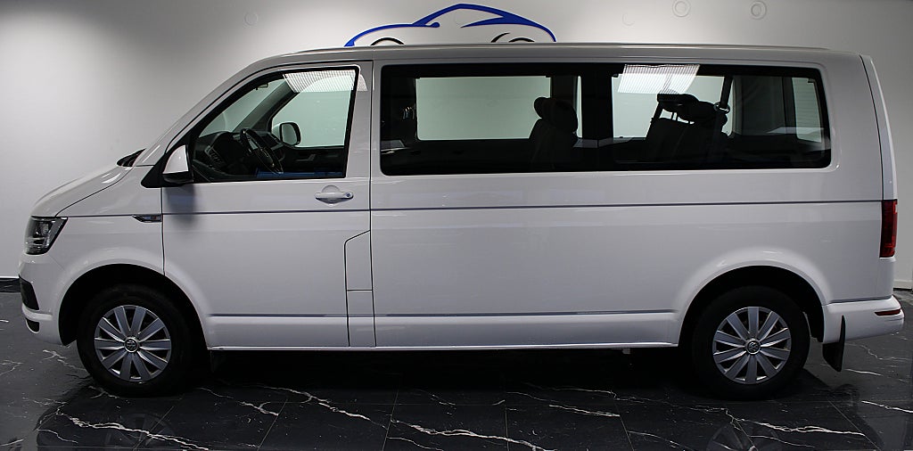 Volkswagen Caravelle T32 2.0 TDI Automat 9-Sits Dragkrok Navigation LWB Moms