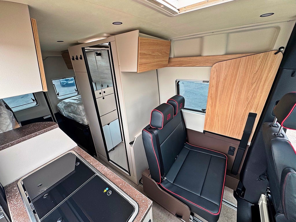 Bürstner Habiton HMX 6.0 4WD Panorama 190 hk FINNS I HALLEN