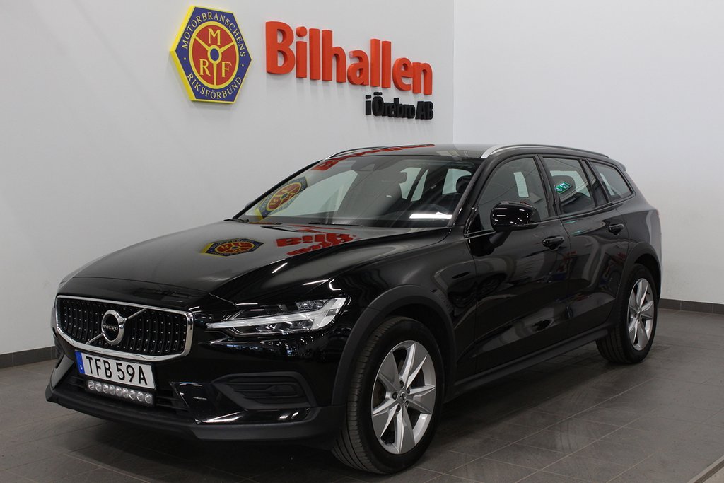 Volvo V60 Cross Country B4 AWD Momentum Drag Kam Nav CarPlay