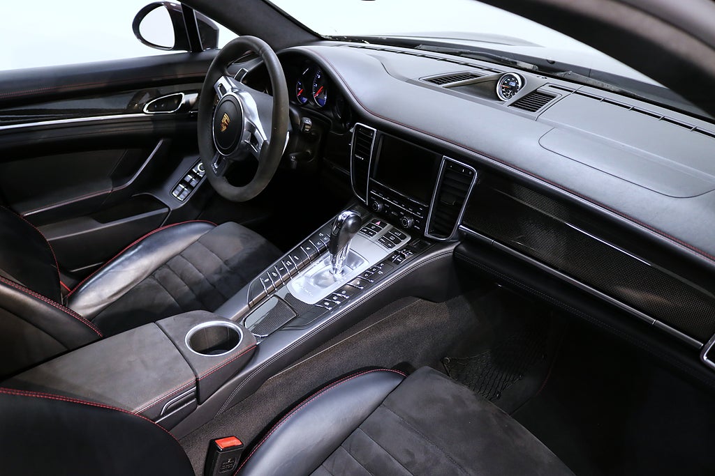 Porsche Panamera 2015 - miniatyr 16
