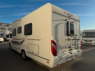 Husbil-halvintegrerad Adria Matrix 670 SLT AUT 19 av 20