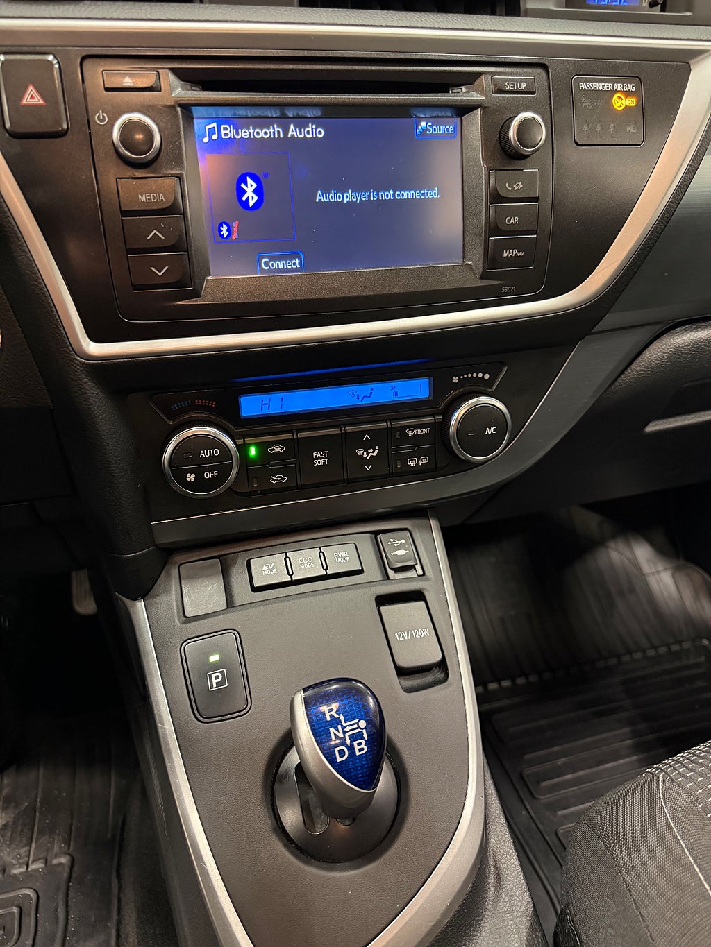 Toyota Auris Hybrid e-CVT Vinterhjul, Motor/Kupevärmare, Ledramp, Hemleverans - miniatyr 11