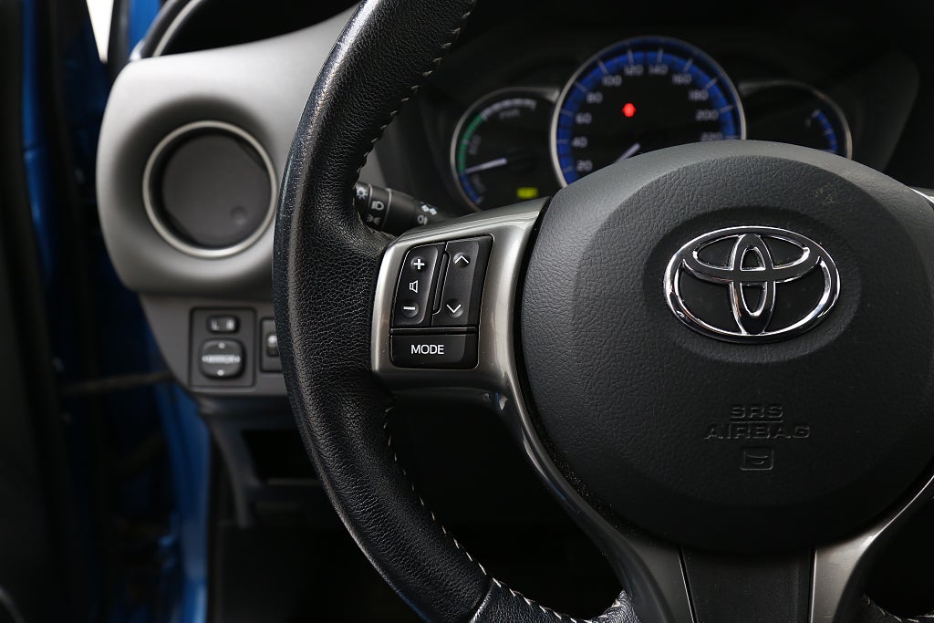 Toyota Yaris 1,5 VVT-i Hybrid e-CVT Active Kamera Motorvärmare 2015