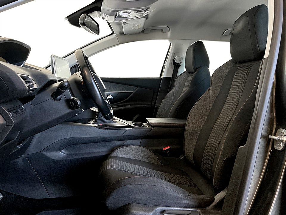 Bild på Peugeot 3008 Active 1.2 PT 130hk DRAG BACKSENSORER