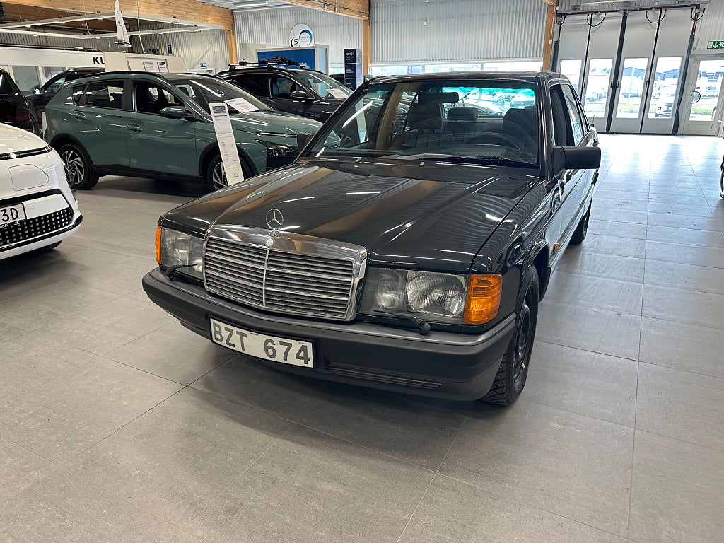 Mercedes-Benz 190 190 E 2.6 Automat Ac 160Hk 6 cylinders