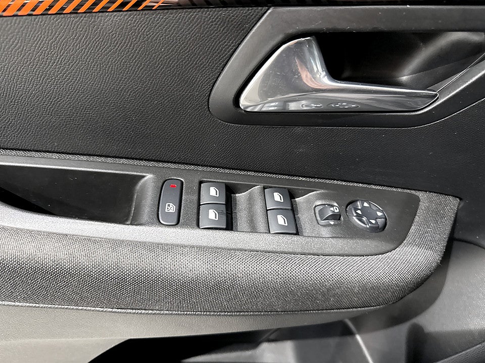 Bild på Peugeot E-208 Active Pack 50kWh 136hk Aut CARPLAY BACKSENSORER