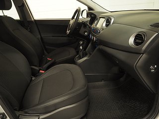 Halvkombi Hyundai i10 8 av 19