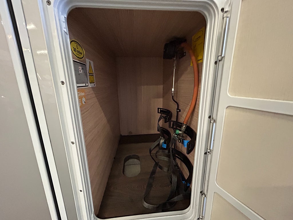 Sunlight Capron T68 / Taksäng /Solcell / Ugn / Utv. dusch  - Sunlight