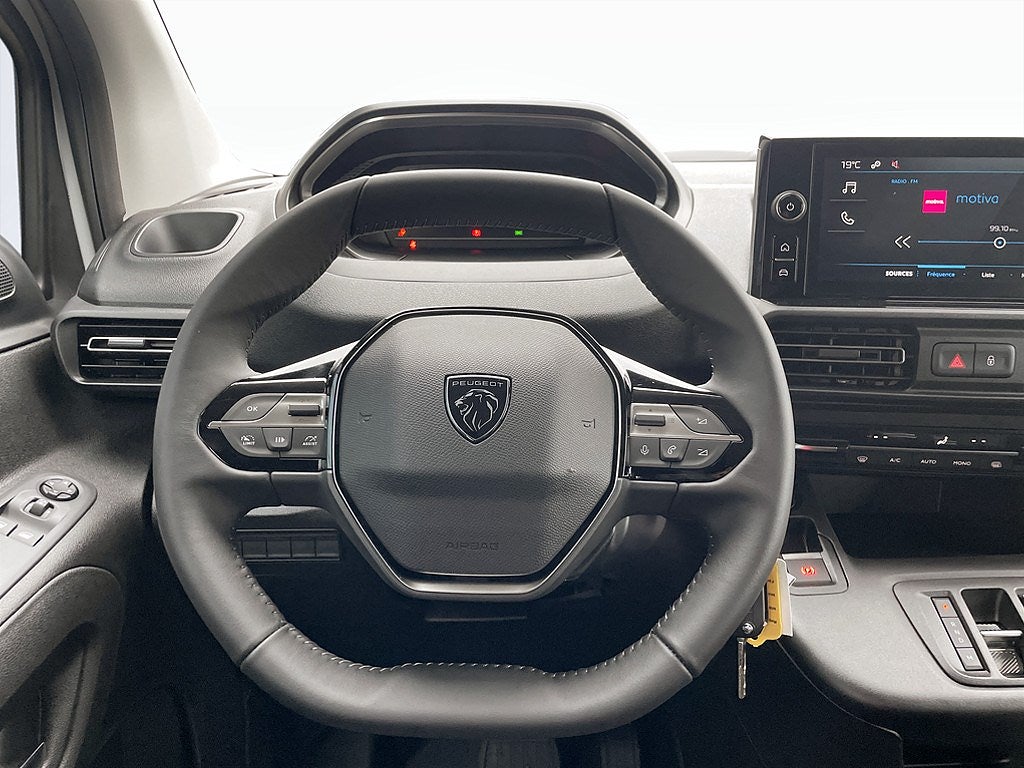 Bild på Peugeot Partner Crew Cab 1,5 BlueHDi 130hk Aut - EDITION! SERVICE & VINT