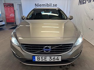 Volvo V60 D4 AWD Geartronic Momentum S&V-däck/Dvärm/Drag/GPS