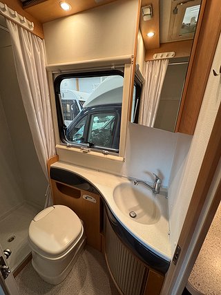 Husbil-halvintegrerad Eura Mobil P672 SB 12 av 18