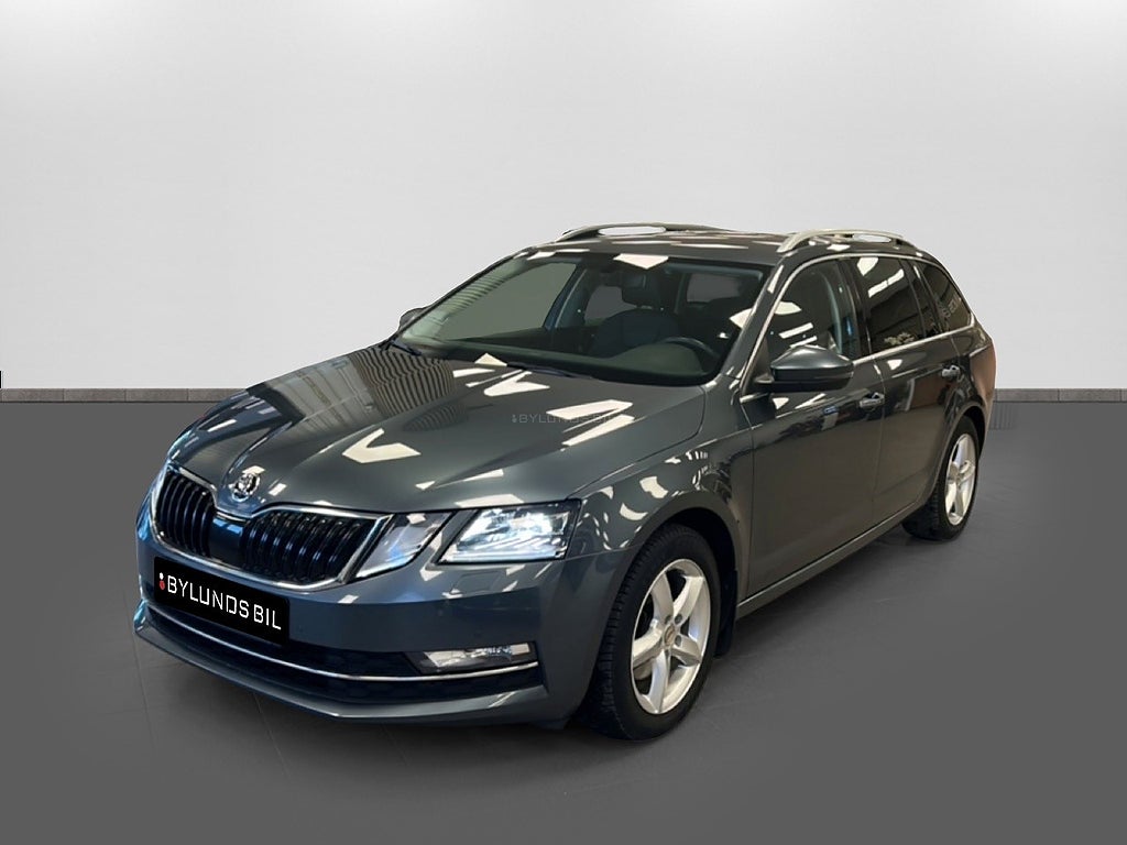 Skoda Octavia Kombi 1.5 TSI ACT Premium - Vhjul* värmare* dragkrok*