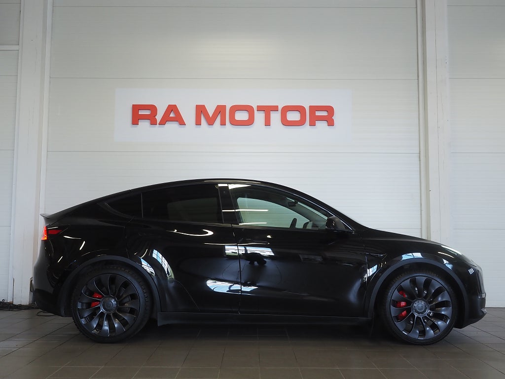 Tesla Model Y Performance 534hk | Dragkrok | Pano | Moms | 2022