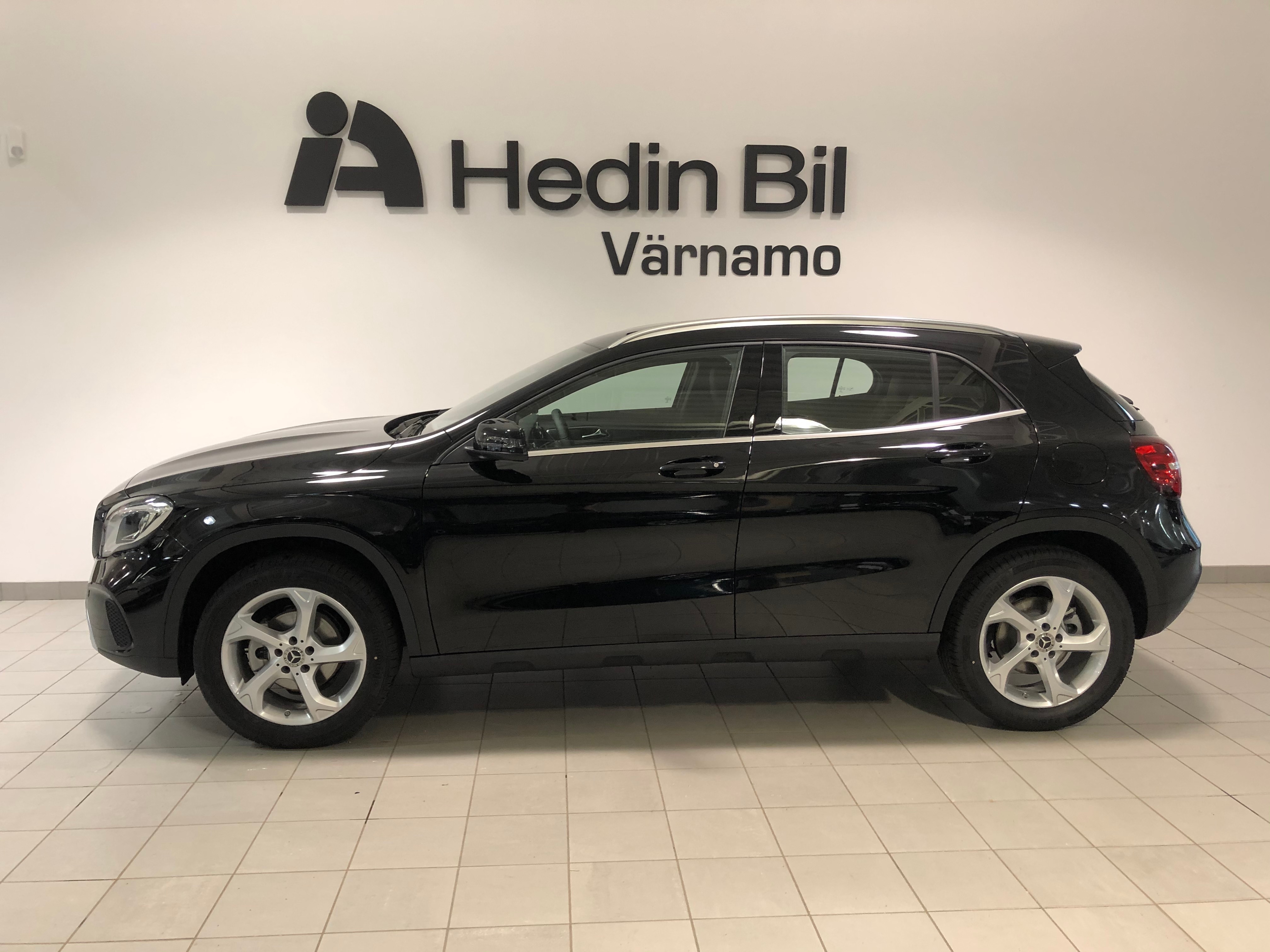 Mercedes-Benz GLA 180 Aut Nav Backkamera 2020, bild 2/31