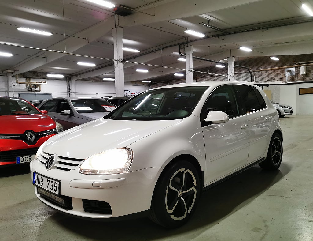 Volkswagen Golf 5-dörrar 1.6 Multifuel Trendline Euro 4& 1-Ägare &Dragk