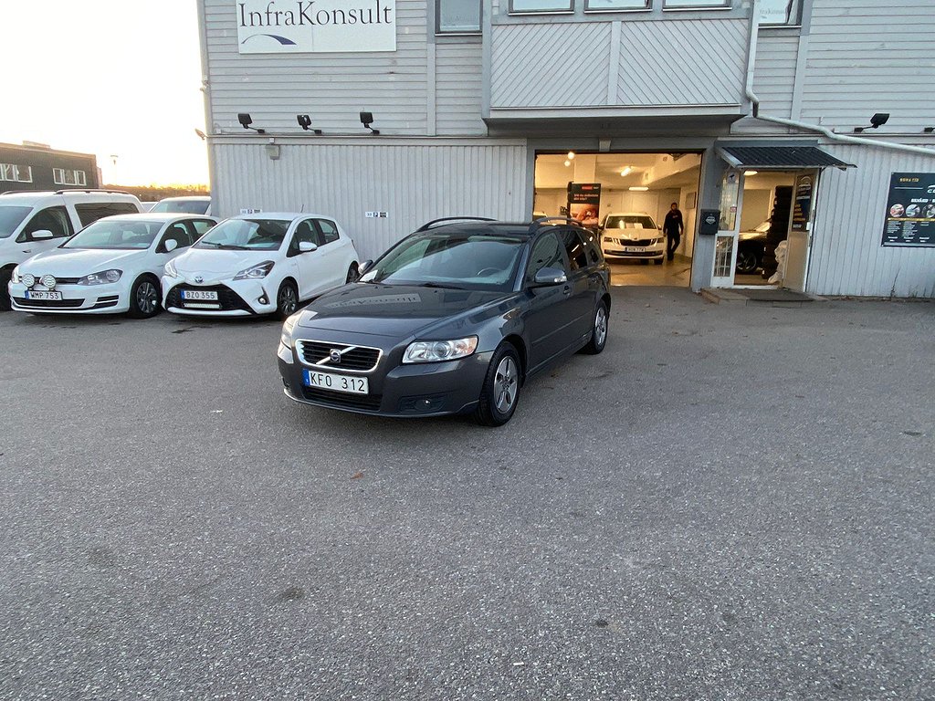 Volvo V50 1.6 D Momentum Värmare Drag Nybesiktigad NYSERVAD