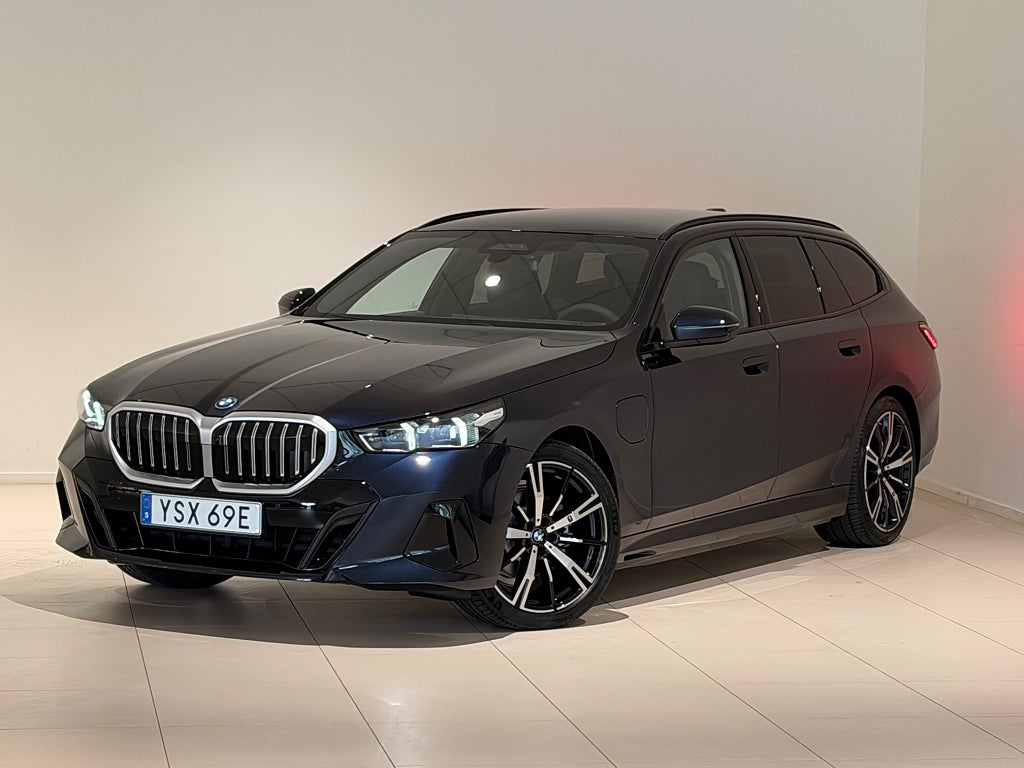 BMW 530e xDrive, Driving Pro, Parking Plus, Harman Kardon, 20"