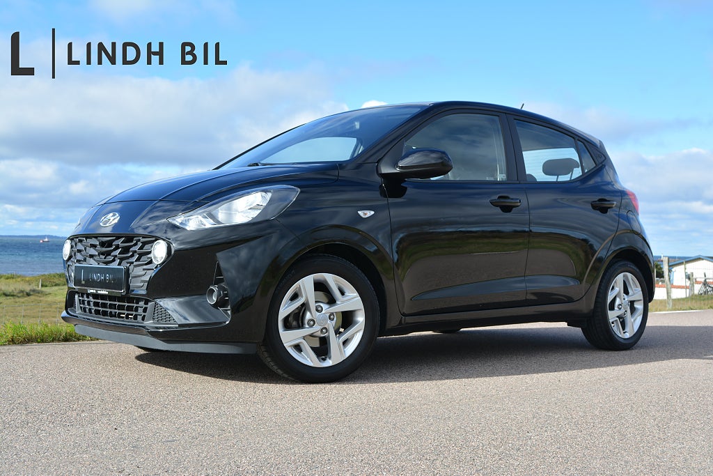 Hyundai i10 67HK BLUE ESSENTIAL APPLE CAR PLAY LANE ASSIST 2400 MIL