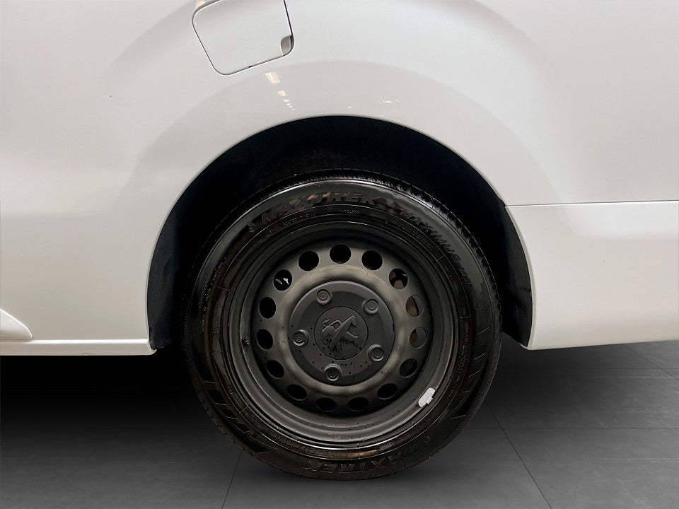 Bild på Peugeot Traveller Business 2.0 BlueHDi 144hk Aut L3 9-SITS BACKSENSORER