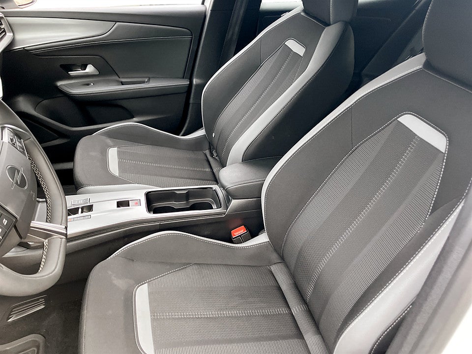 Bild på Opel Mokka GS Hybrid 1.2 Turbo 145hk Aut B-KAMERA CARPLAY