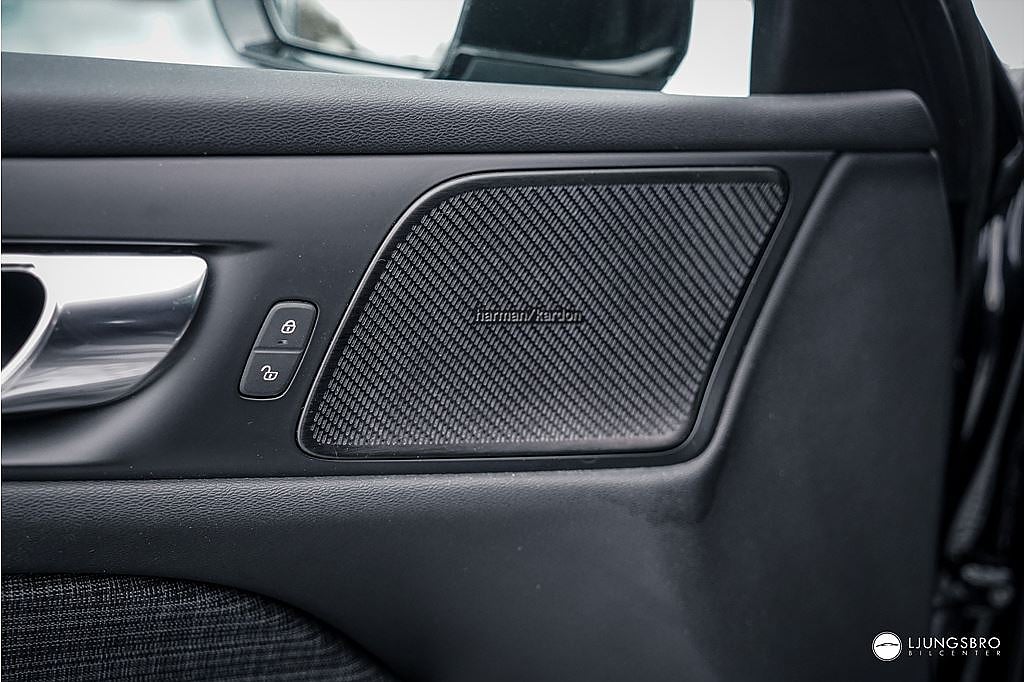 Volvo V60 Recharge T6 AWD 350hk