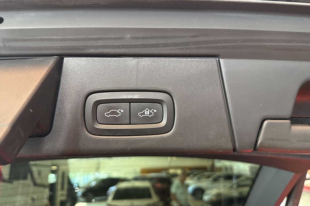 Volvo V90 D4 AWD Geartronic Momentum Kamera Drag Värmare Navi miniatyr 18