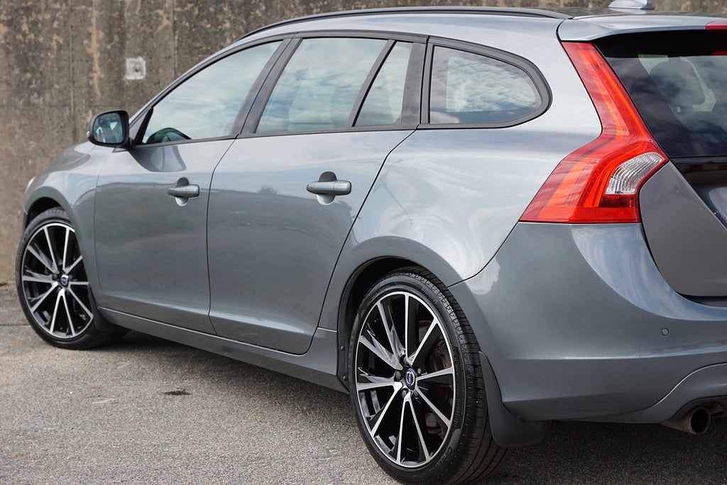 Volvo V60 T4 190hk 1-Brukare|19”|Drag|Värmare|Skinn|Rattvärme|