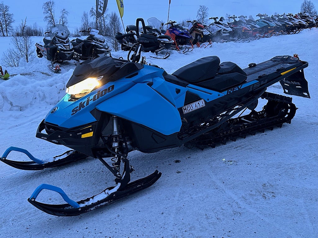 Ski-Doo Summit 600R SP 154 