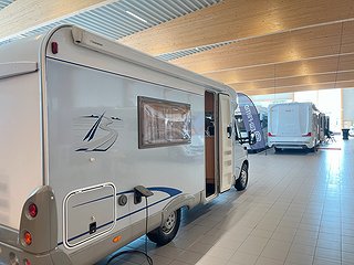 Husbil-halvintegrerad Bürstner T700 3 av 12