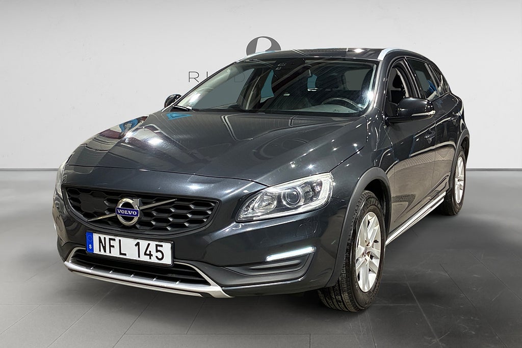 Volvo V60 Cross Country D3 150 HK MOMENTUM D-VÄRM DRAG PDC KAMREM BYTT 16800MIL