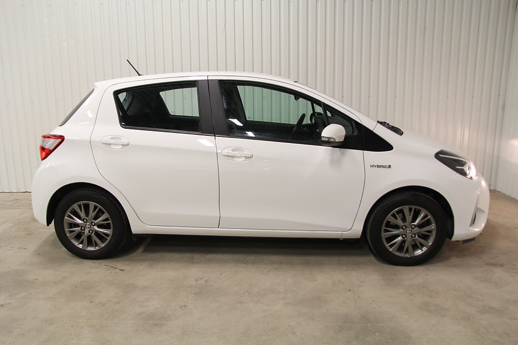Toyota Yaris Hybrid e-CVT Active Hybrid automat