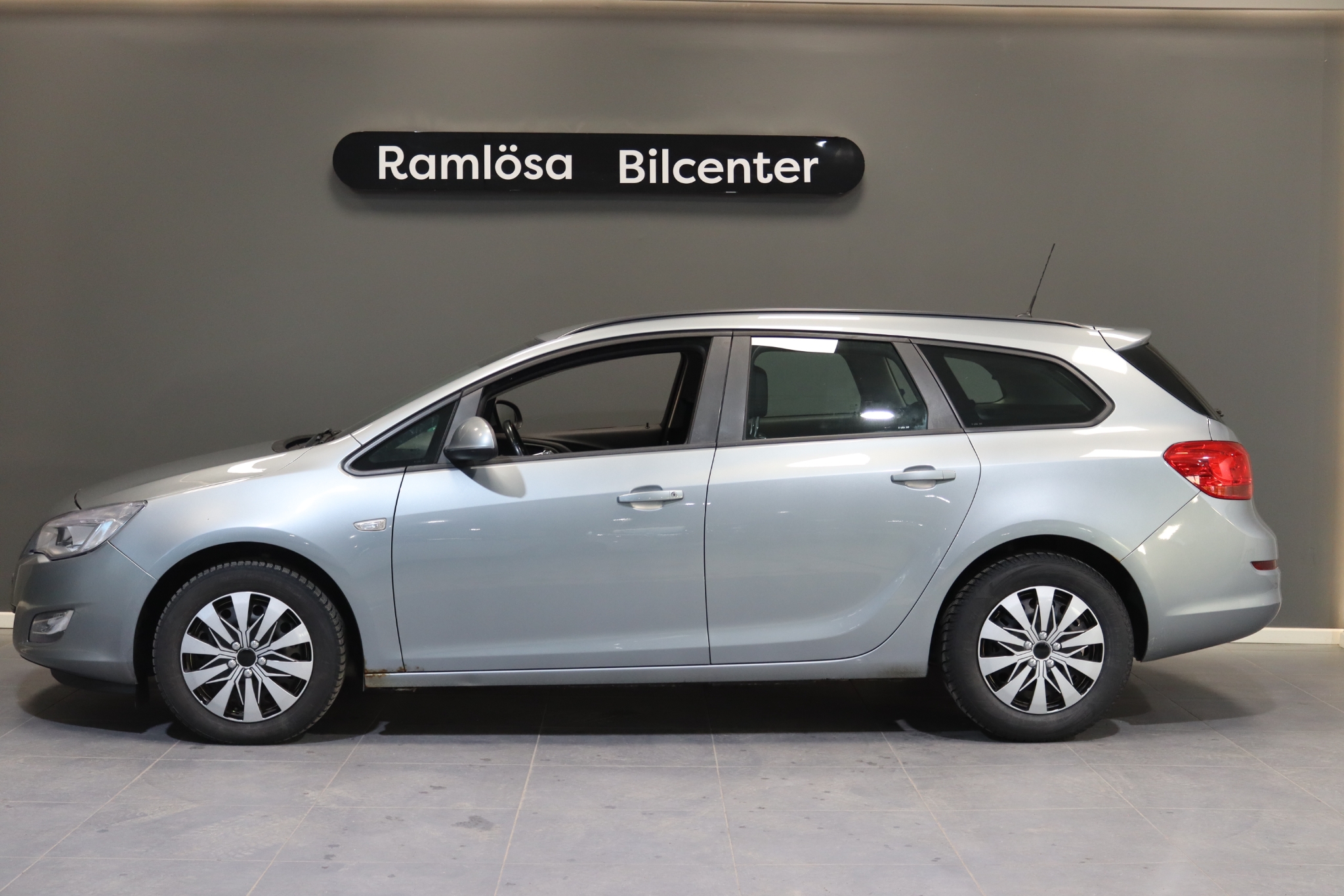 Opel Astra 2011, bild 2/46
