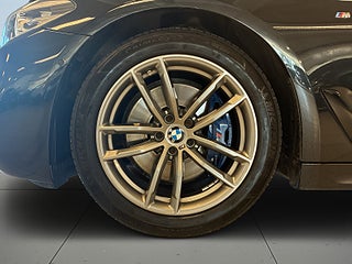 BMW 530i xDrive Touring M Sport Drag Kamera Rattvärme Mvärme S&V – bild 14