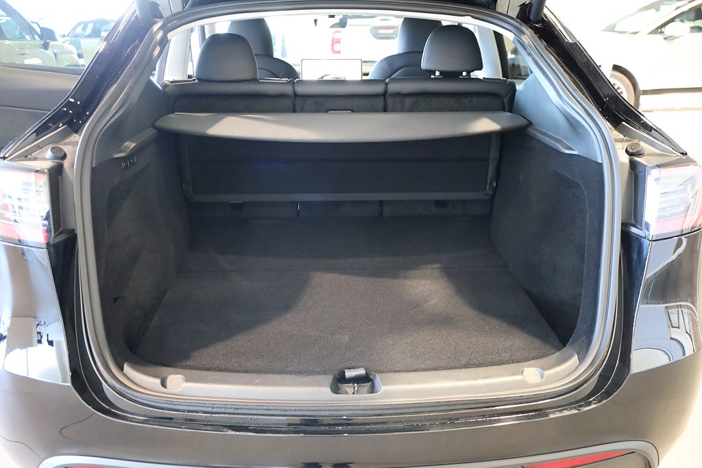 Tesla Model Y Performance AWD 534hk | Dragkrok | 2025