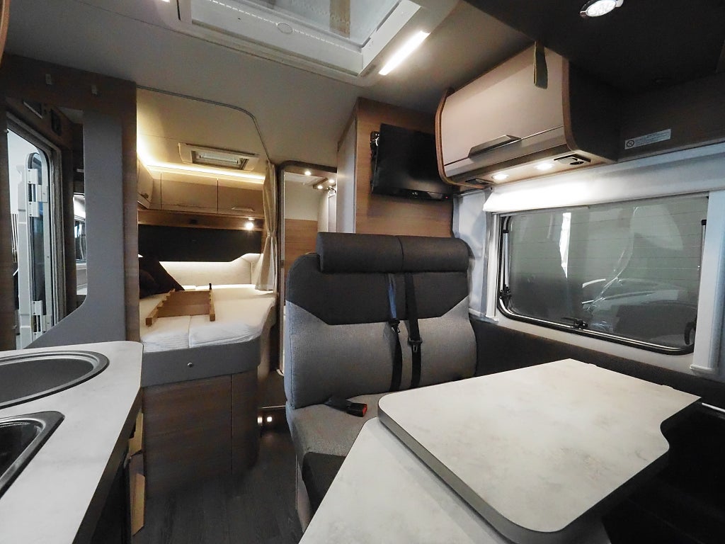 Knaus Van I 550 MF Cykelställ Markis 4 bäddar