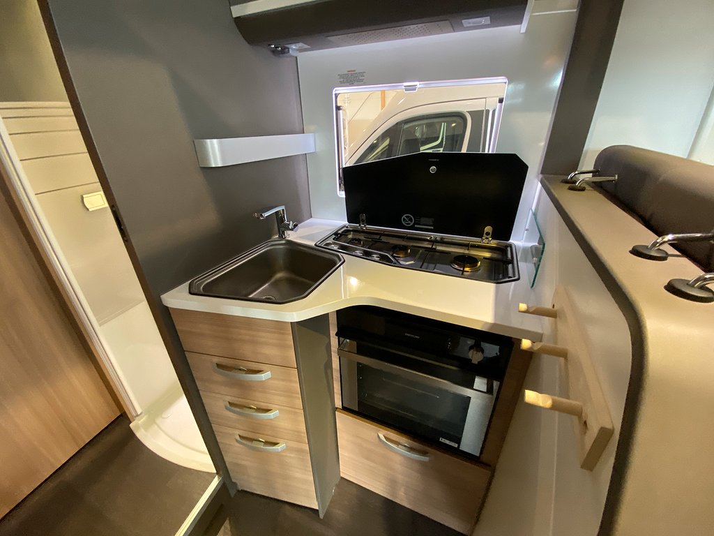 Adria Matrix Supreme 670 SC /Auto / ALDE / Solcell / Taksäng - Adria