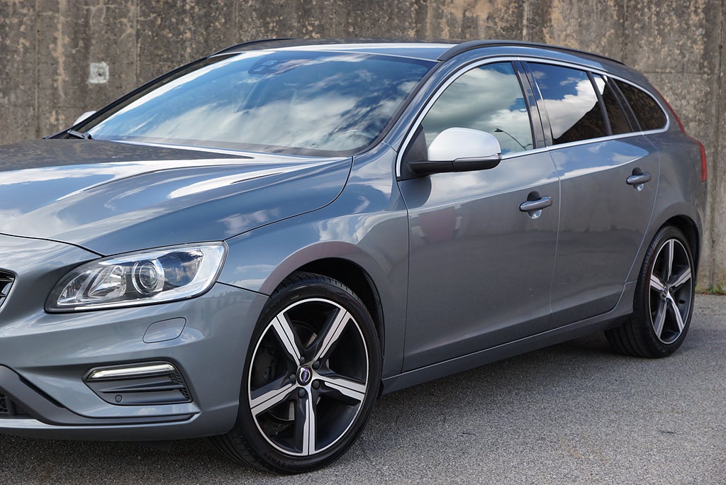 Volvo V60 T4 190hk R-Design|B-Kamera|Drag|Adaptiv-Fart|SE SPEC|