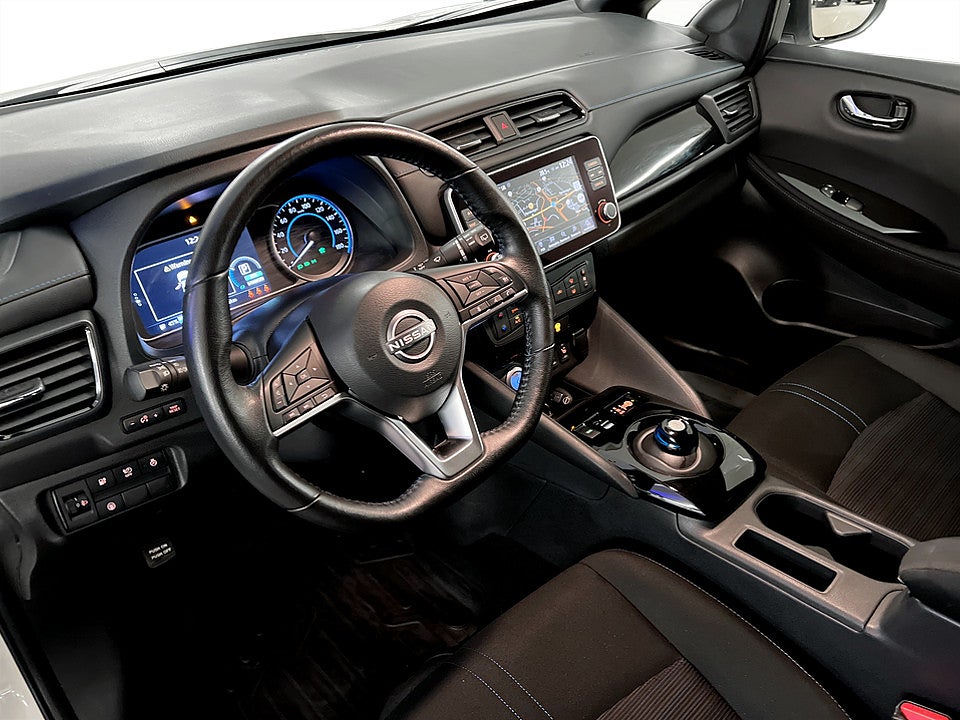 Bild på Nissan Leaf N-Connecta 5D 39kWh 150hk Aut P-SENSORER NAVI