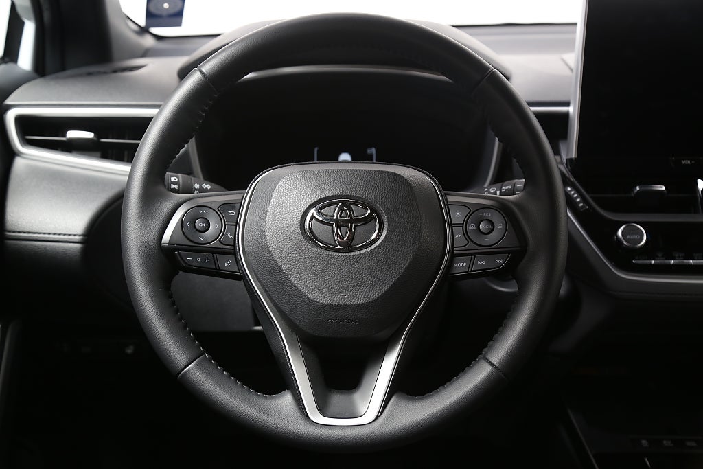 Toyota Corolla Cross 1,8 Hybrid E-CVT 140hk Style Kamera Leasbar 2025