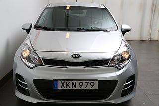 Halvkombi Kia Rio 5 av 23