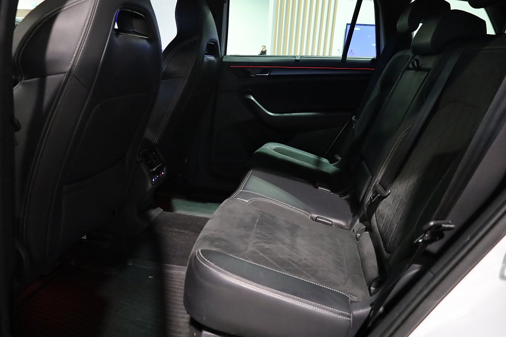 Skoda Kodiaq 2.0 TSI 4x4 Sportline Drag Värmare Kamera Cockpit 2023