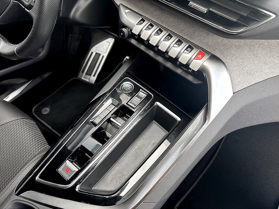 Bild på Peugeot 5008 GT 1.2 PT 130hk Aut 7-SITS B-KAMERA CARPLAY