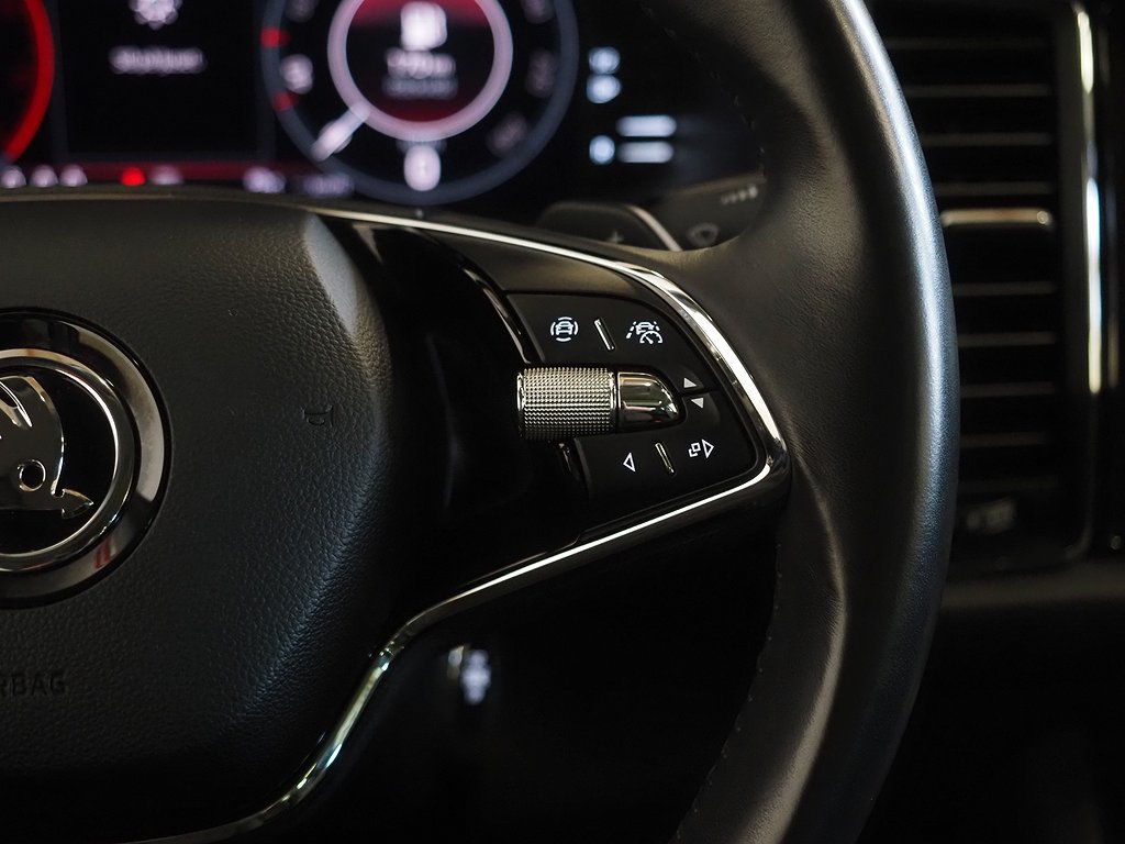 Skoda Kodiaq 2.0 TDI 200hk 4x4 | 7-sits |Drag|D-värm|Pano| 2021